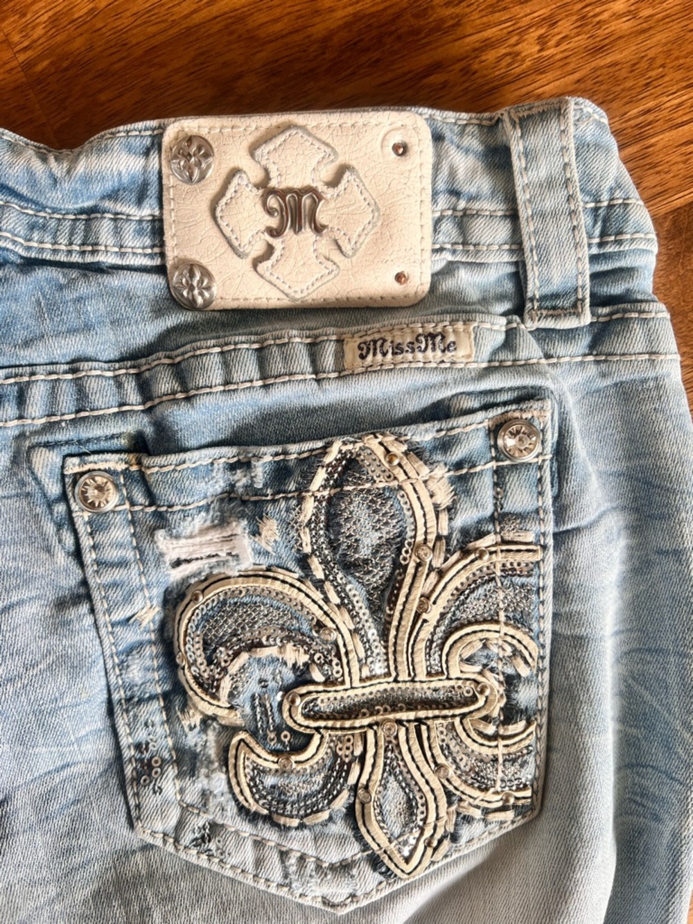 Miss Me Crop Light Blue Denim Jeans with Embroidered Fleur-de-Lis Pocket